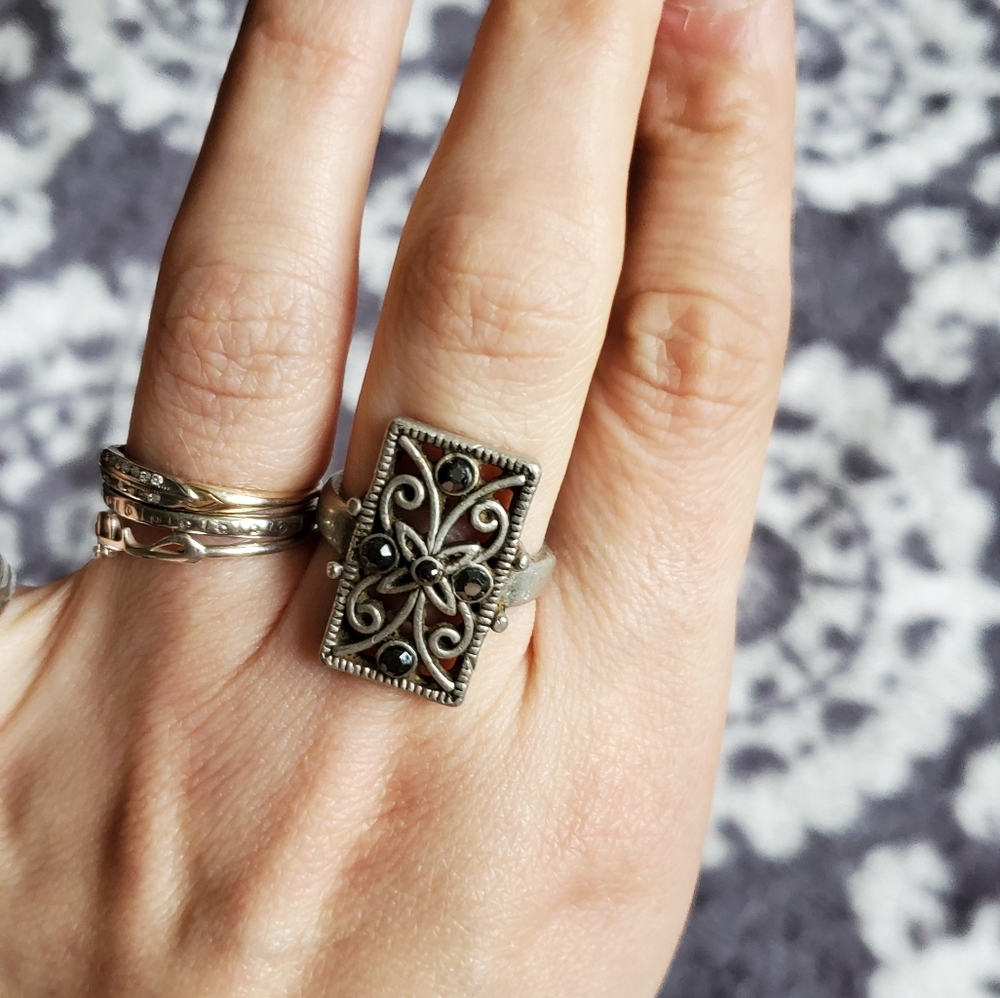 ✴ 2/$20 Vintage silver tone ring black stone